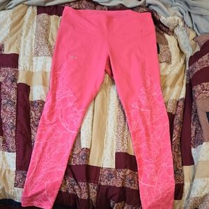 Under Armor Size Extra Large Pink Patterned Leggings